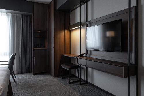 ホテルトラッド博多にあるテレビまたはエンターテインメントセンター
