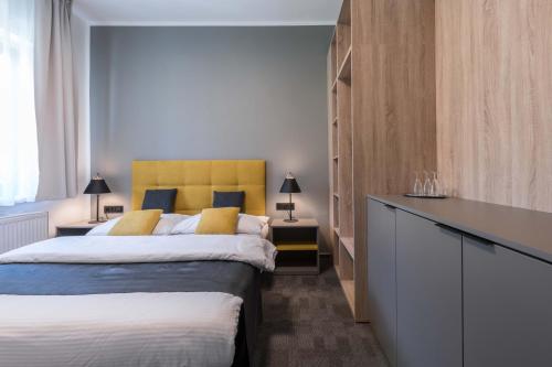 Postel nebo postele na pokoji v ubytování Hotel Praha