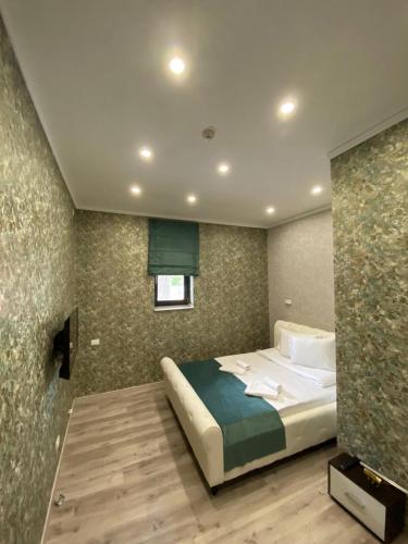 a bedroom with a large bed in a room at Arizet Boutique Mamaia in Mamaia