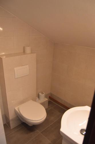 Un baño de Penzion Rafaella