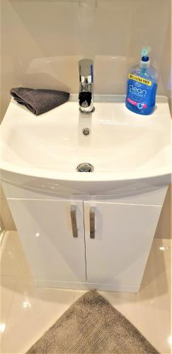 Φωτογραφία από το άλμπουμ του Town Centre Studio Flat! στο Μπεϊσινγκστόουκ