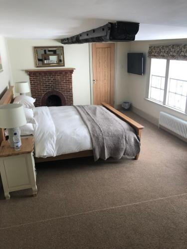 The Peppermill Town house Hotel & Restaurantにあるベッド