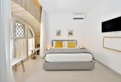 a bedroom with a bed and a tv on a wall at One in Palermo