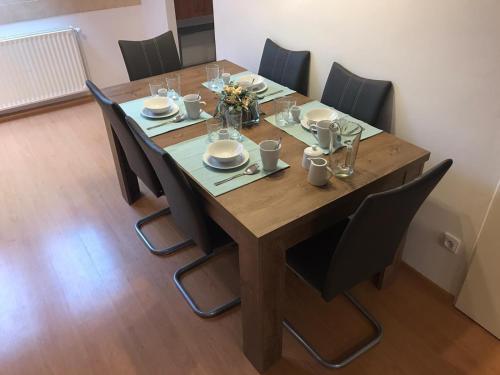 Фотография из галереи Apartmán v podkroví в городе Полице-над-Метуйи