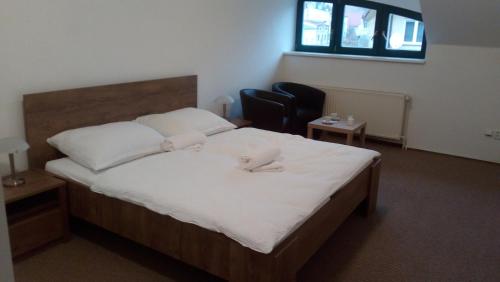 Кровать или кровати в номере Apartmán v podkroví