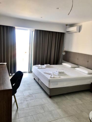 Ένα ή περισσότερα κρεβάτια σε δωμάτιο στο Johannes Boutique Apartments & Suites