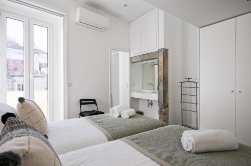 2 bedroom suites with AC next to Avenida da Liberdade
