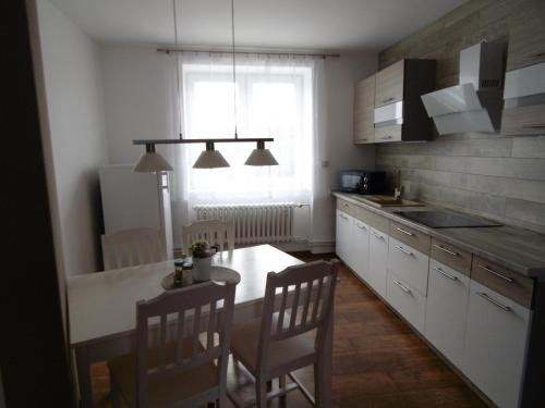 Kuchyň nebo kuchyňský kout v ubytování Apartmány Rosijo