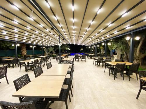 Restoran ili drugo mesto za obedovanje u objektu Assos Park Hotel