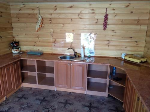 Dapur atau dapur kecil di гостинний двір