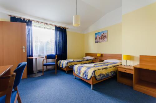 מיטה או מיטות בחדר ב-HOTEL A4 Airport Kraków MOP Morawica