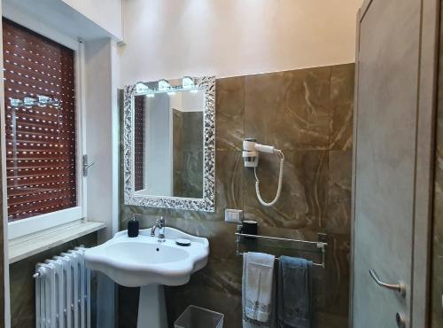 A bathroom at SILVER SUITE
