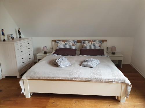 a bedroom with a bed with two pillows on it at Nordlichthuus in Tönning