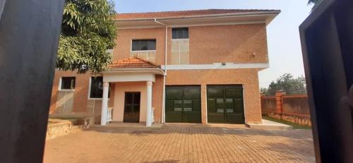 Gallery image of Nile Estates Villa Kiwatule in Kampala