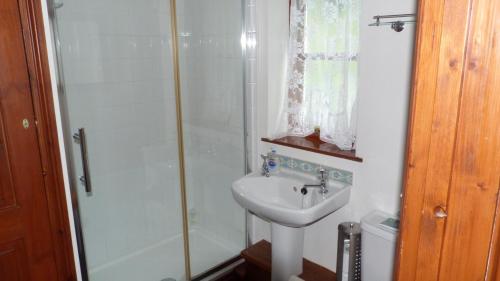 Bathroom sa The Old Vicarage self-contained apartments