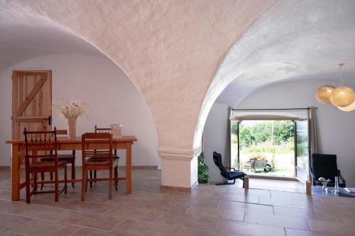 MaisonNel Gîte tesisinde bir oturma alanı