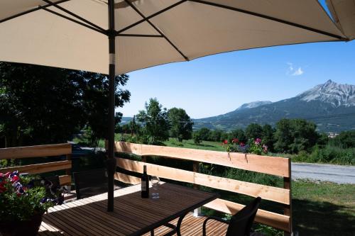 Photo de la galerie de l'établissement MaisonNel Gîte, à Saint-Bonnet-en-Champsaur