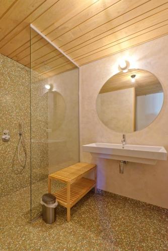 a bathroom with a sink and a mirror at Duinvis 15 in Oostduinkerke
