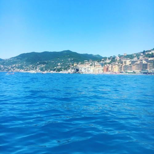 a large body of water with a city in the background at B&B Casetta del Marinaio in Camogli