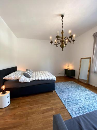Säng eller sängar i ett rum på Wunderschöne sanierte Wohnung vor den Toren Kölns