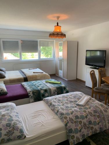 Postel nebo postele na pokoji v ubytování Apartmani Imamovic