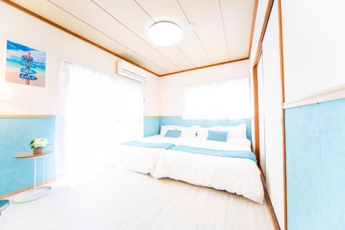 a bedroom with a bed and a window at Awaji Central House in Kusumoto in Awaji
