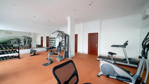 Fitness centrum a/nebo fitness zařízení v ubytování Hotel De La Renaissance