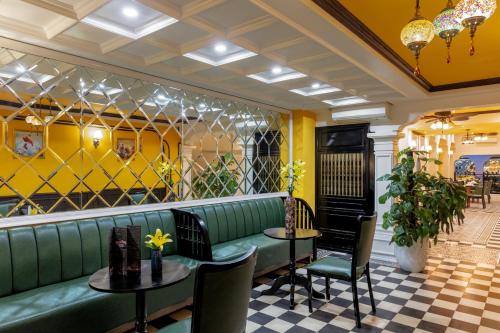 Minerva Church Hotel — Lobby or reception