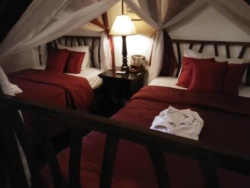 Letto o letti in una camera di Tri Yaan Na Ros Colonial House