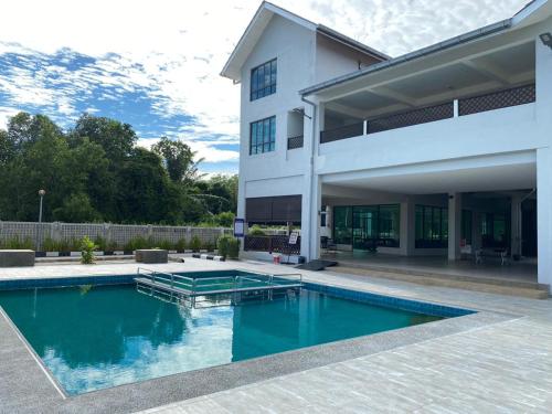 Swimming pool sa o malapit sa KSB Village Resort