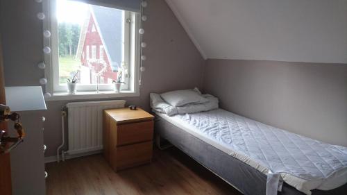 Кровать или кровати в номере Nytorpsgården