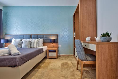 Łóżko lub łóżka w pokoju w obiekcie Ursula suites - self catering apartments - Valletta - By Tritoni Hotels