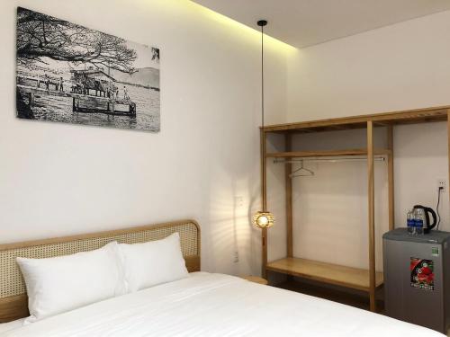 Khe Suites 06BR Private House near Lotte-Asia Park - Self Check-in with Lockbox tesisinde bir odada yatak veya yataklar