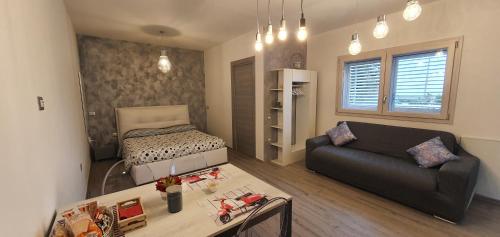 Postel nebo postele na pokoji v ubytování La Casetta tra Sassi e Ulivi B&B