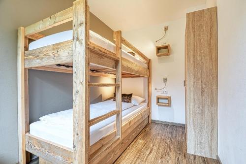 a bunk bed room with two bunk beds at Nockberge Lodge in Bad Kleinkirchheim