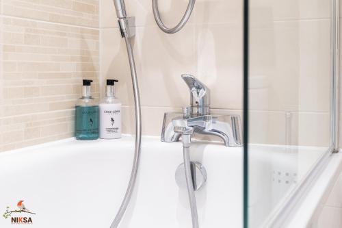 a bathroom with a shower and a sink at Niksa Serviced Accommodation Welwyn Garden City- One Bedroom in Welwyn Garden City