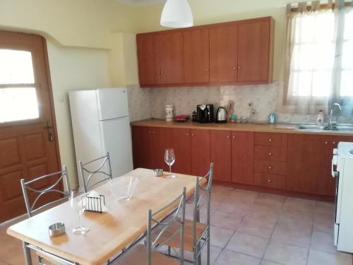 Dapur atau dapur kecil di Maro House