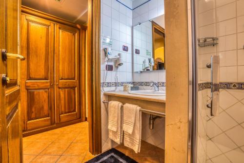 a bathroom with a sink, toilet and shower at Hotel San Giorgio in Campobasso