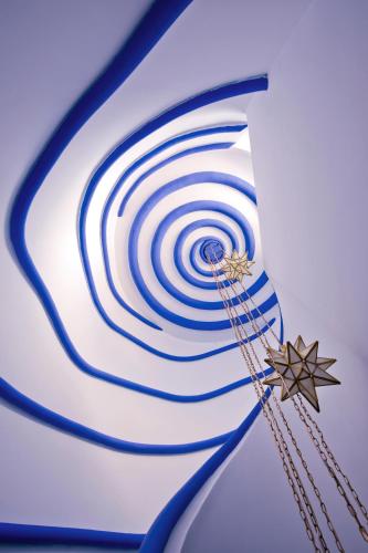 a wavy target with two stars on it at Riad Goloboy in Marrakech