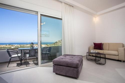 Χώρος καθιστικού στο Kalathos Sea View House