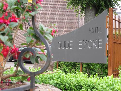 a sign that reads hotel cube cycle in a garden at Hotel Oude Eycke in Maaseik