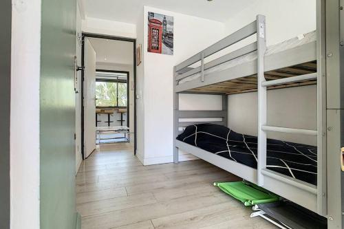 Appartement rénové 4 personnes Saint cyprien Port emeletes ágyai egy szobában