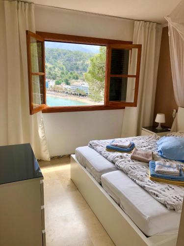 a bedroom with a bed and a window with a view at Hartmut Friedrich Apartment Port de Soller in Port de Soller