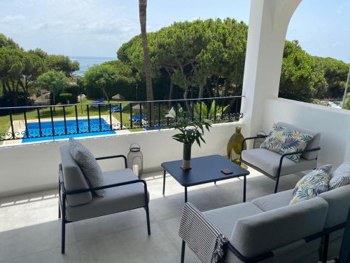 Cabopino Port front line apartment, Marbella – Bijgewerkte ...