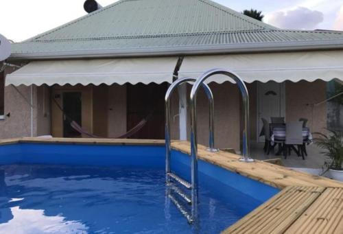 Villa enchanteur à Sainte-Anne avec jardin et piscine privée