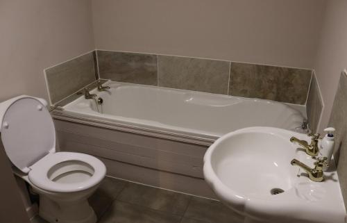 Ett badrum på Culm Valley Inn