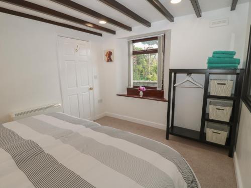 Postel nebo postele na pokoji v ubytování Kirkcarrion Cottage