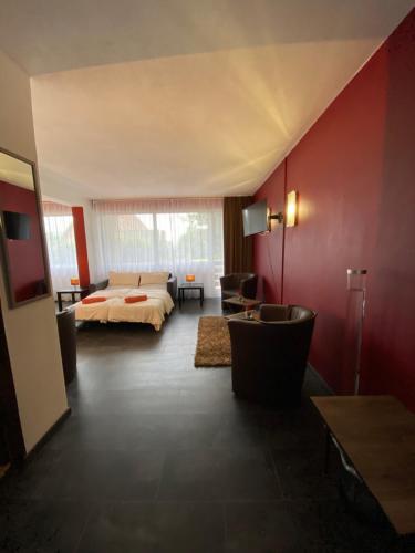 Ein Bett oder Betten in einem Zimmer der Unterkunft Sonnenstrand Hotel
