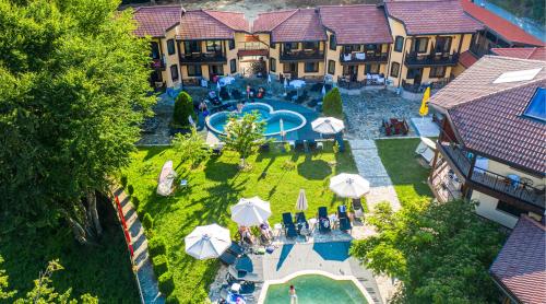 Πισίνα στο ή κοντά στο Galaxy Hotel