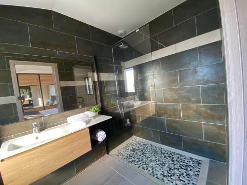 Bilik mandi di Casa u fornu Residence & Spa